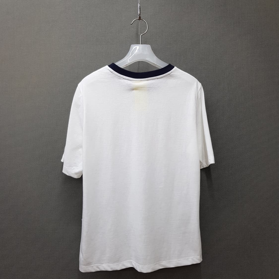 럭키슈에뜨 2025  그래픽 프린트 배색 라운드 티셔츠 36사이즈 상품이미지4