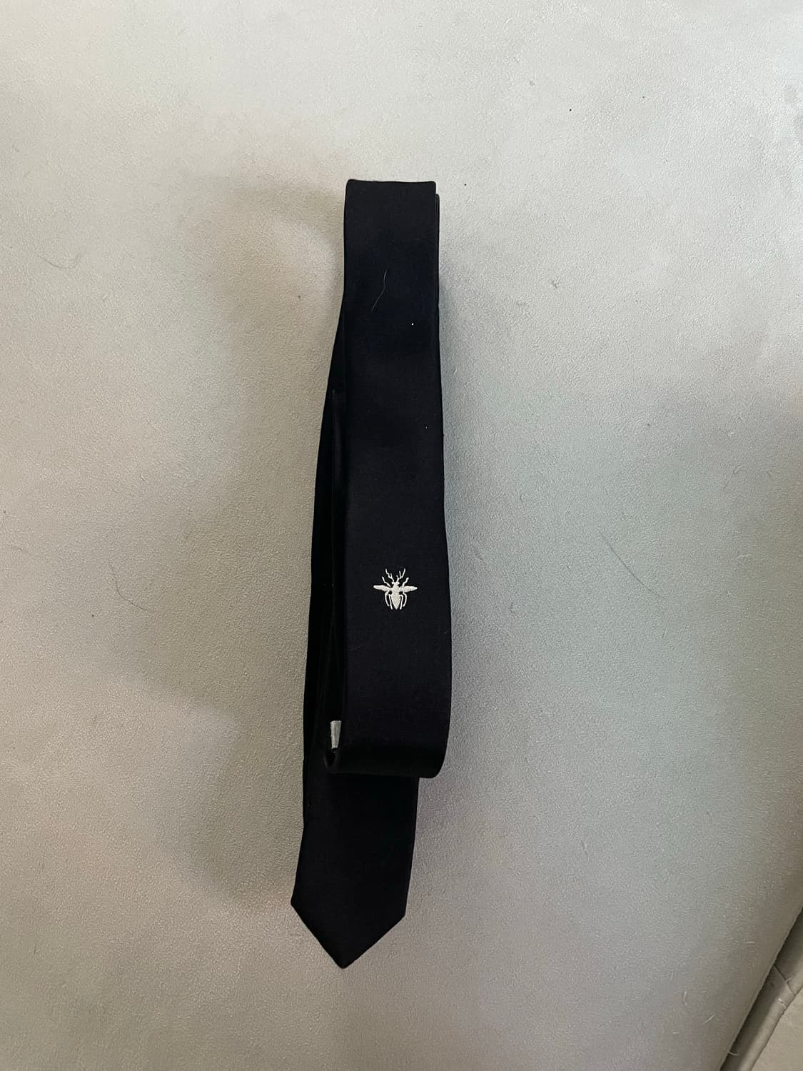 디올옴므 에디슬리먼 기 bee 타이 상품이미지3