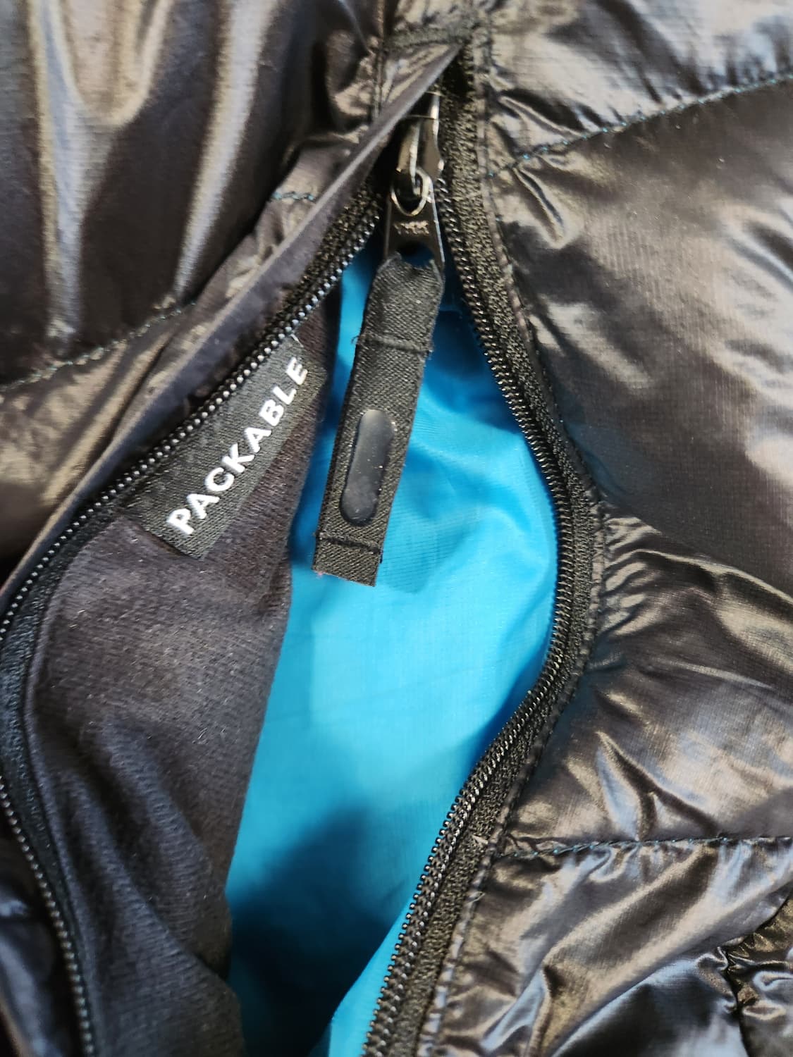 컬럼비아 구스다운 옴니쉴드 경량패딩 사이즈95(m)

여러 중고사이트에도 상품이미지7