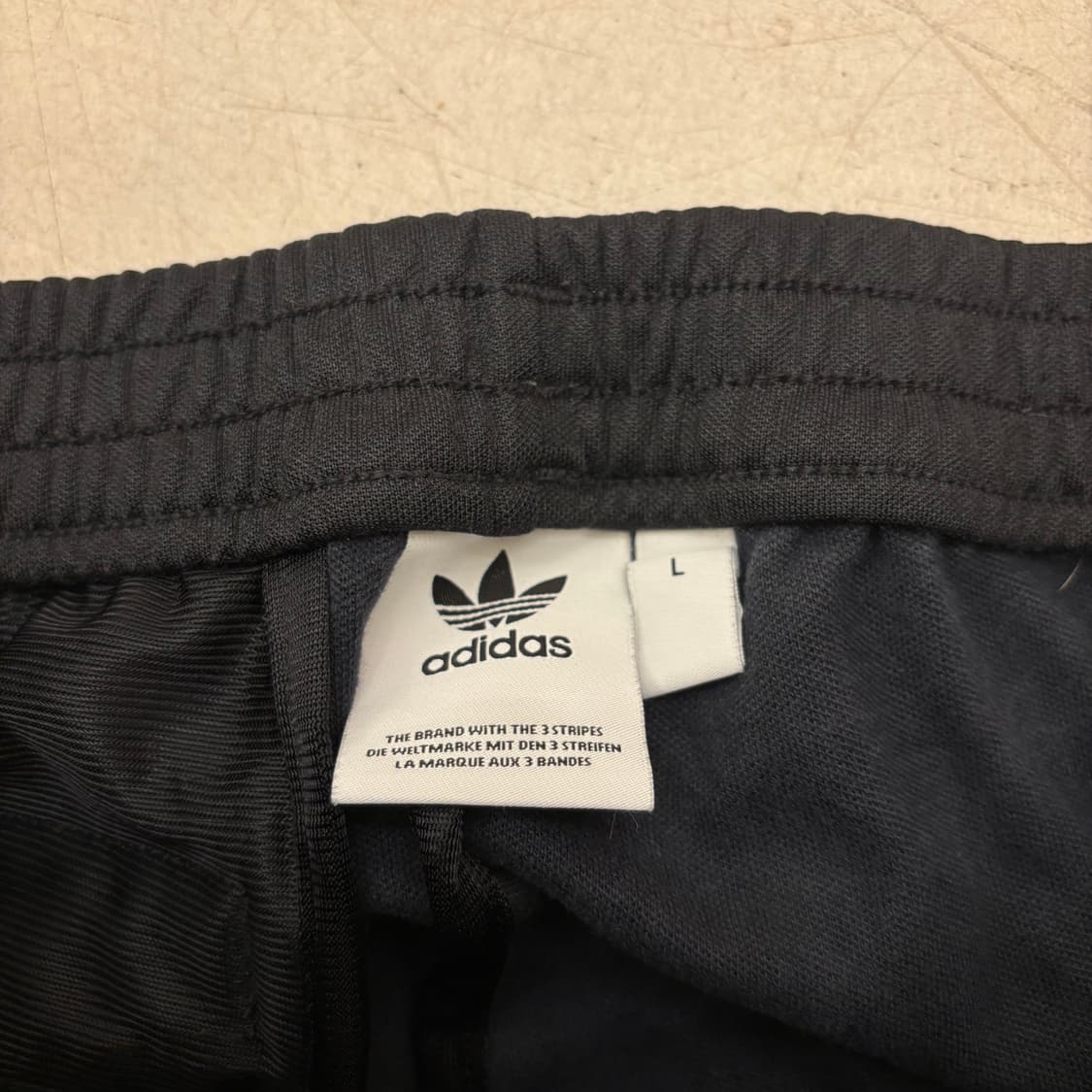 아디다스 베켄바우어 블랙 트랙 팬츠 상품이미지3