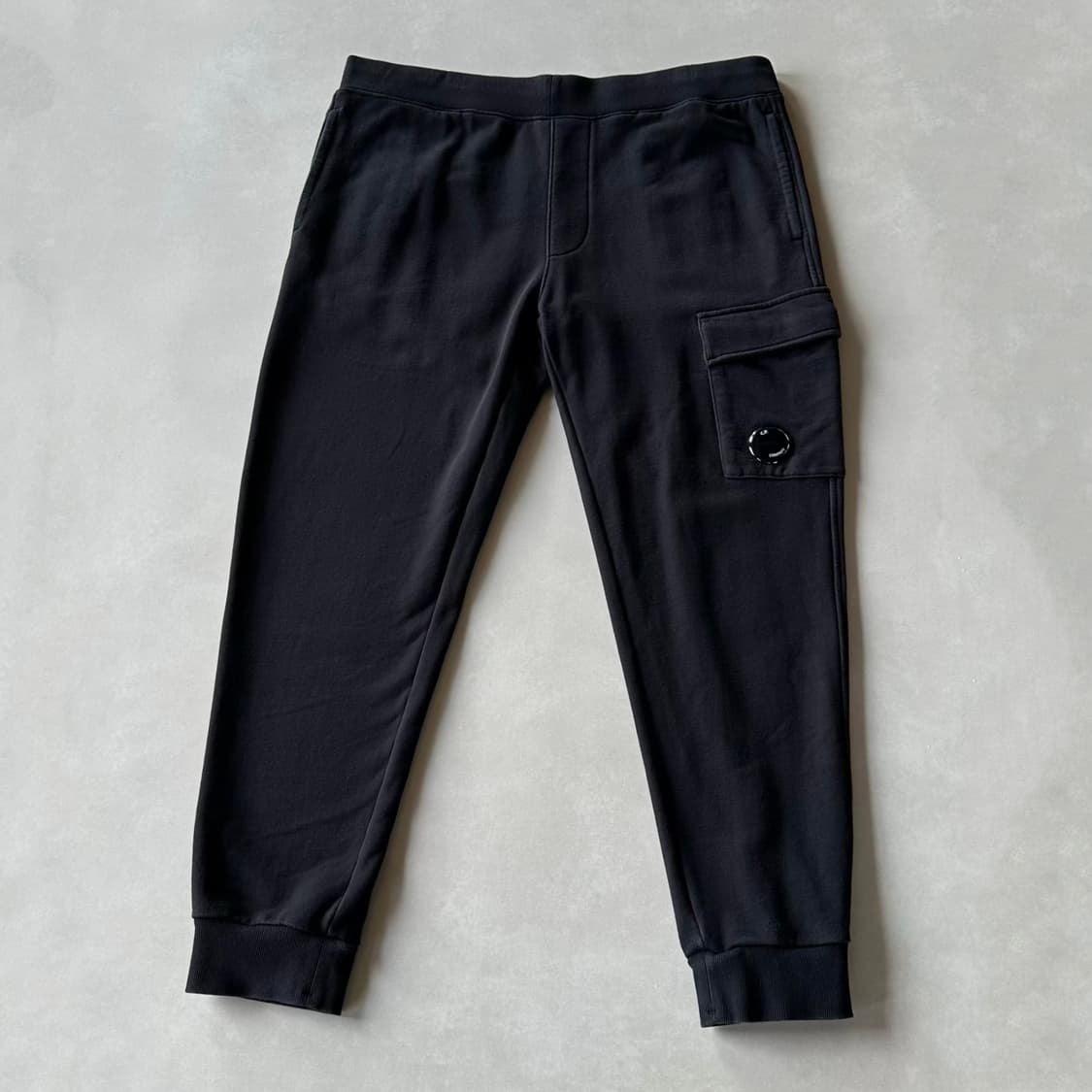 [XXL]씨피컴퍼니 C.P. Company 카고 렌즈 스웻 조거 팬츠 상품이미지1