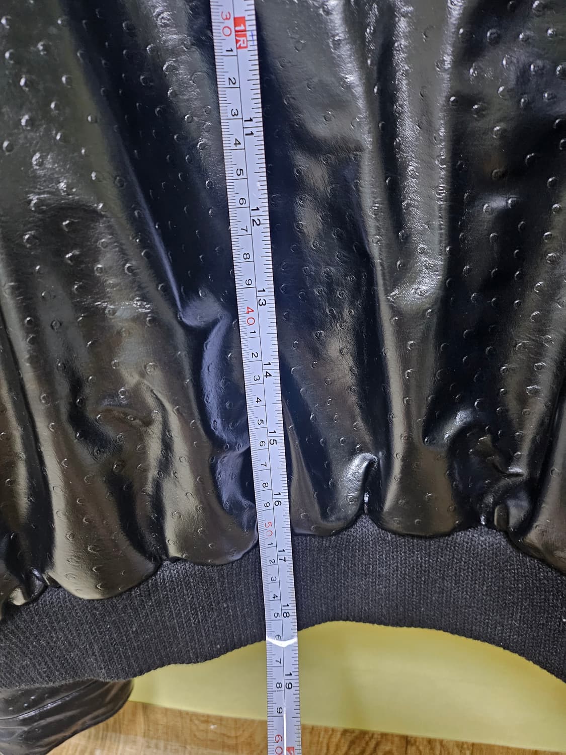 마뗑킴 유광 펀칭 레더 점퍼 상품이미지5