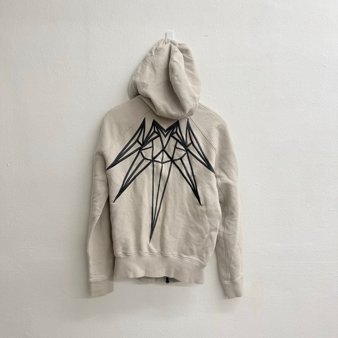 가레스 퓨 (Gareth Pugh) 기하학 등판 후드집업 상품이미지5