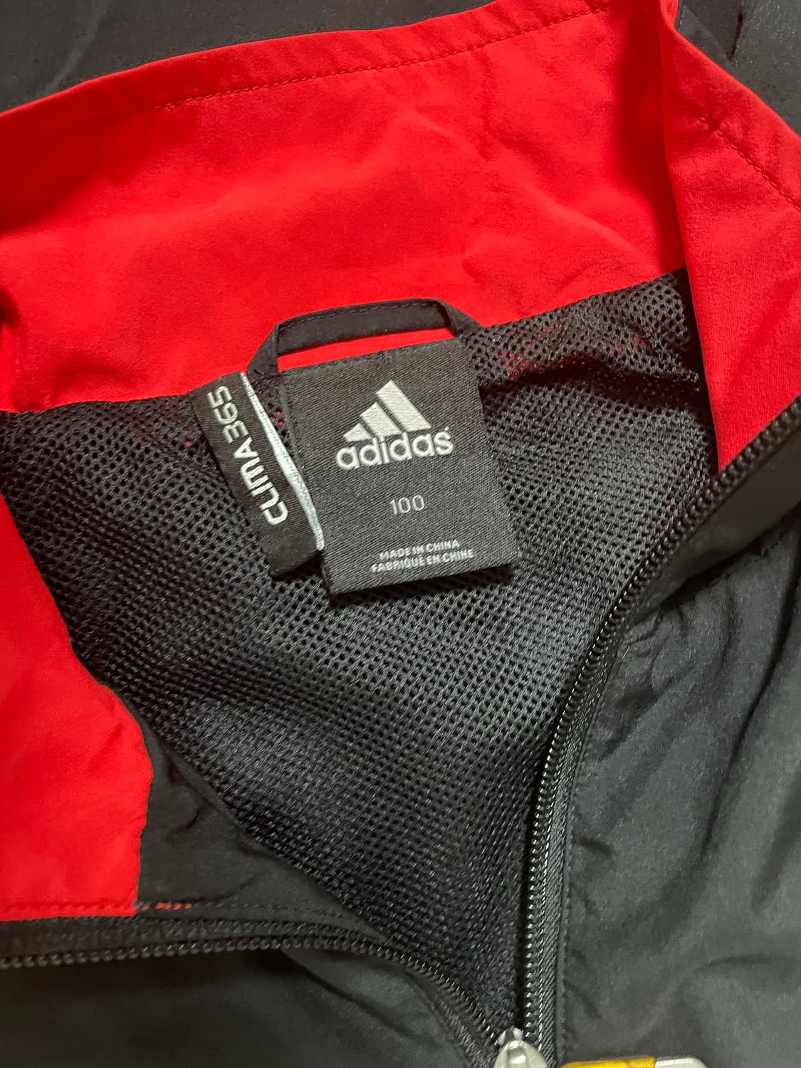 아디다스 블랙 바람막이 (레드 포인트) 상품이미지4