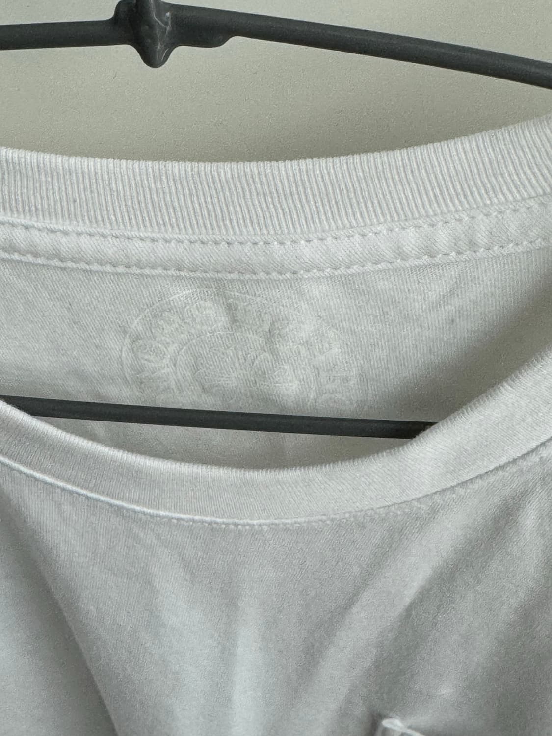 크롬하츠 홀스슈 로고 포켓 티셔츠 화이트 상품이미지3