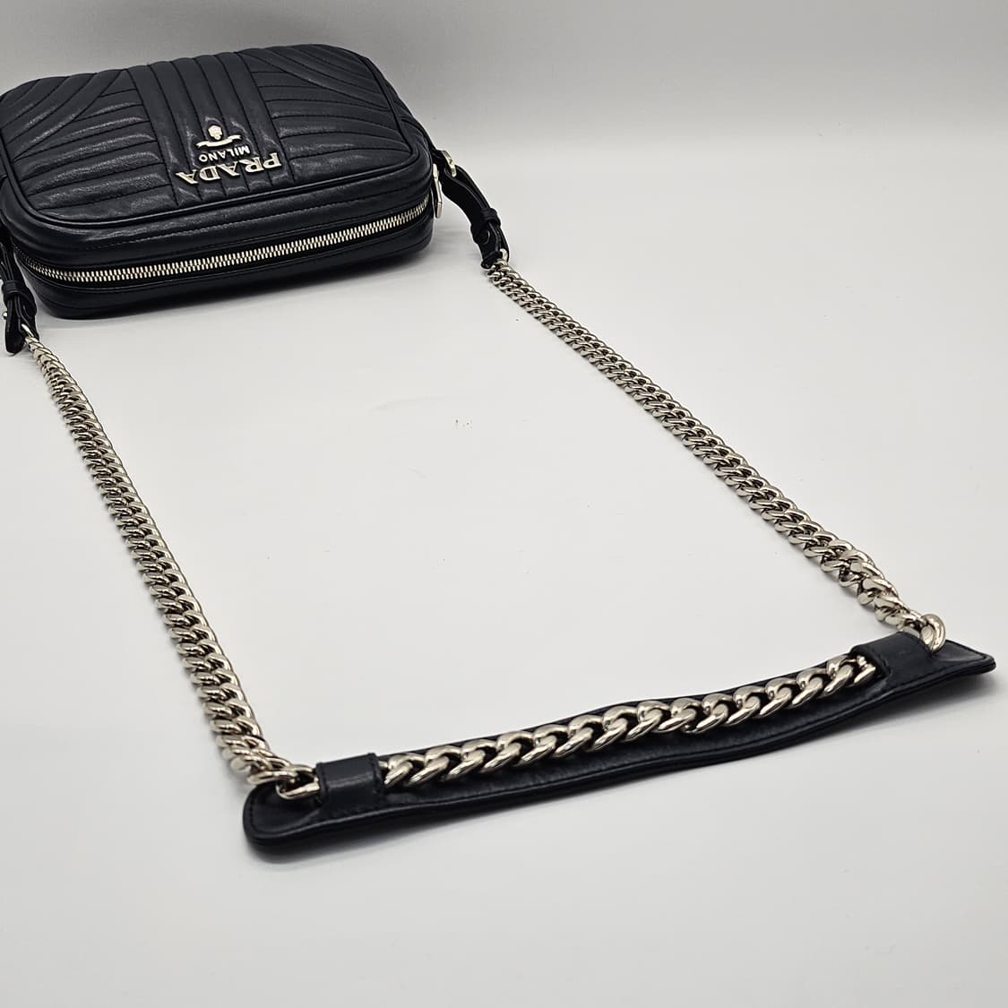 정품 프라다 다이아그램 체인 크로스백 상품이미지8