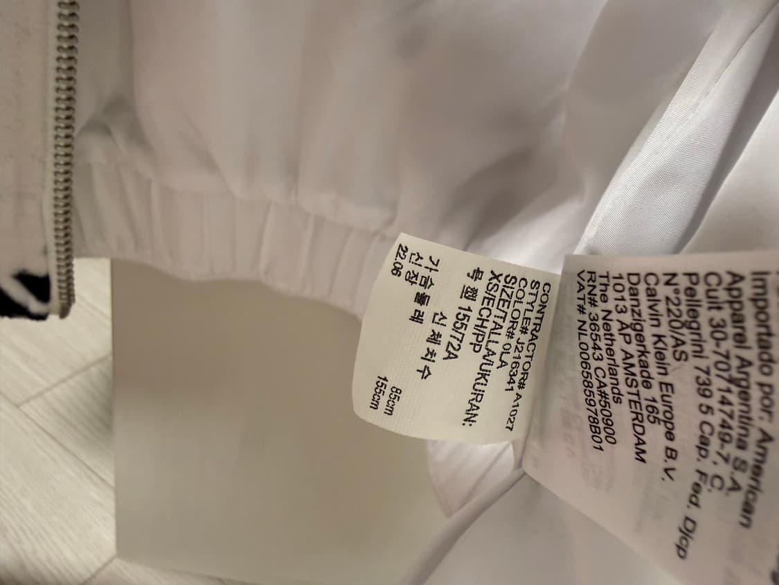 캘빈클라인 화이트 블랙 스펠아웃 모노그램 로고 후리스 상품이미지3