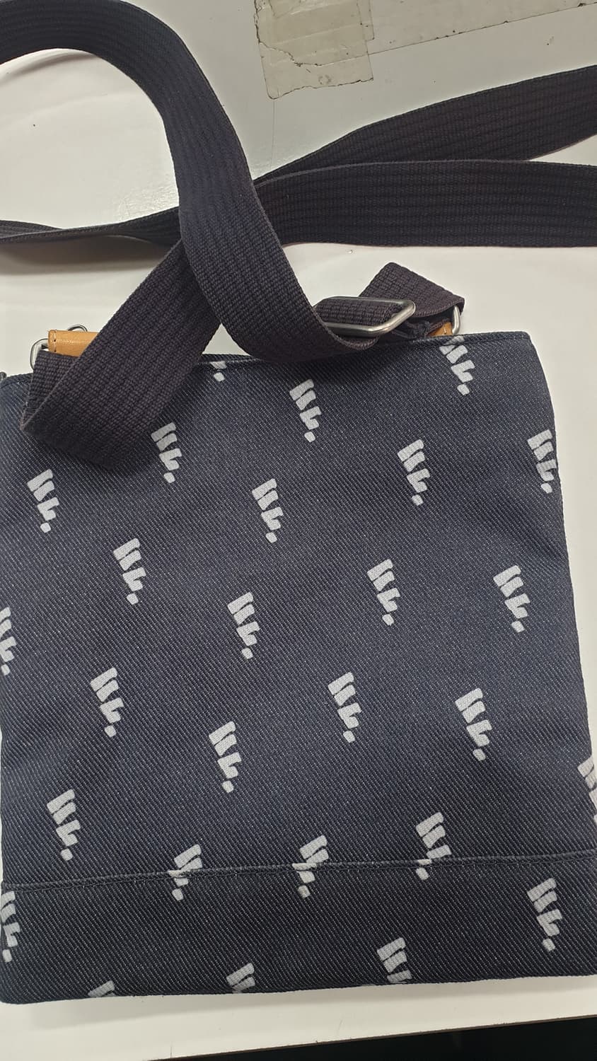 이스트팩 미니 크로스백 상품이미지2