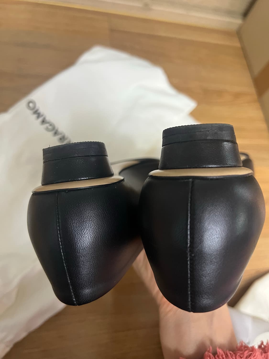 페레가모 뉴비바플랫 블랙 6.5 C볼 상품이미지7