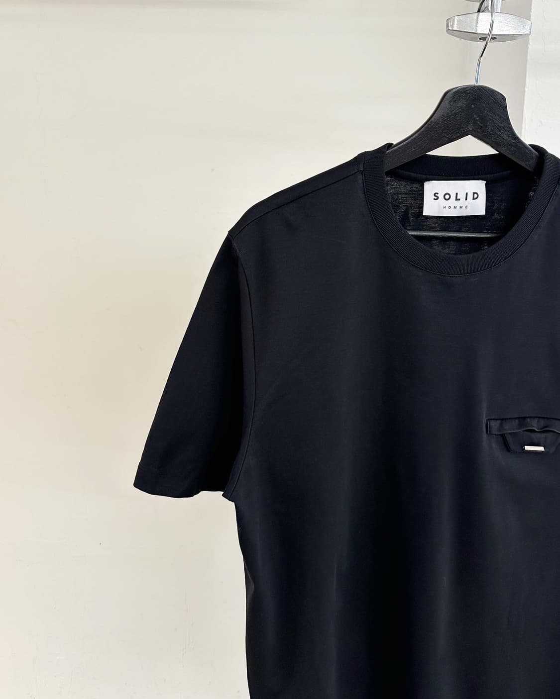 솔리드옴므 블랙 포켓 코튼 하프티  상품이미지3