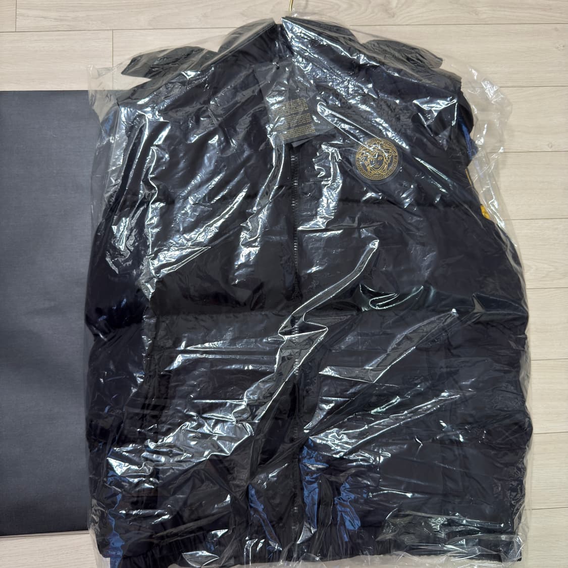 VERSACE 베르사체 구스 다운 패딩 베스트 상품이미지3