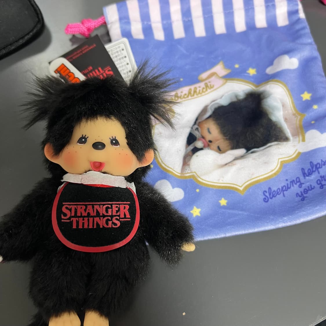 기묘한이야기 몬치치 블랙레드 상품이미지1