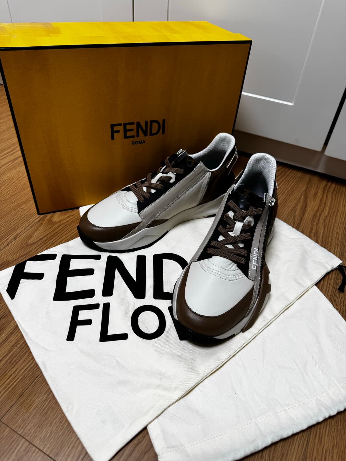 [새상품] 펜디 플로우 스니커즈 UK8.5 (275) 상품이미지1