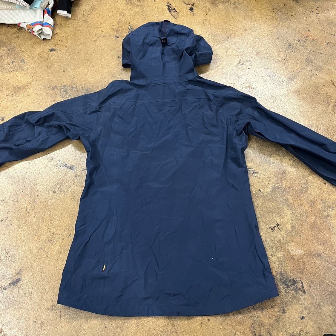 [정품/100] 몽벨 네이비 바람막이 후드 자켓 b17 상품이미지4