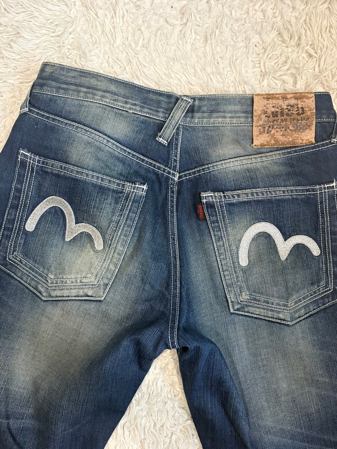 [32] 에비수 은색로고 플레어진 청바지  상품이미지1