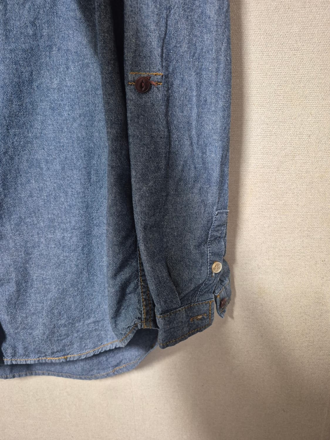 써스데이아일랜드 소매롤업 롱 데님셔츠 상품이미지3