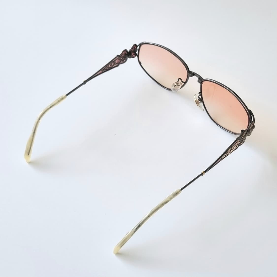 데드스탁 우아함을 담은 아르누보 스타일 틴트 선글라스 상품이미지6