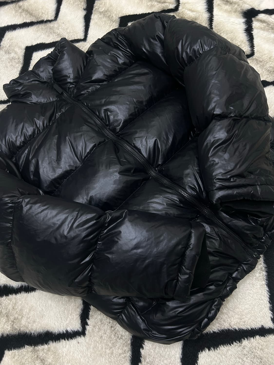 [L]무신사스탠다드 글로시 푸퍼 패딩/블랙/유광 상품이미지1