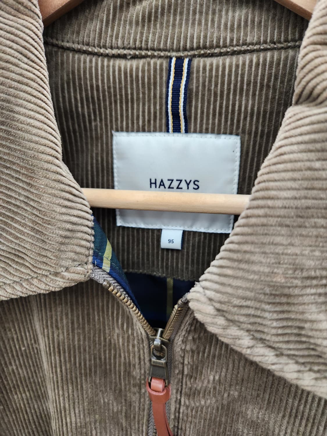 헤지스23FW 다크베이지 코듀로이 드리즐러 자켓 상품이미지4