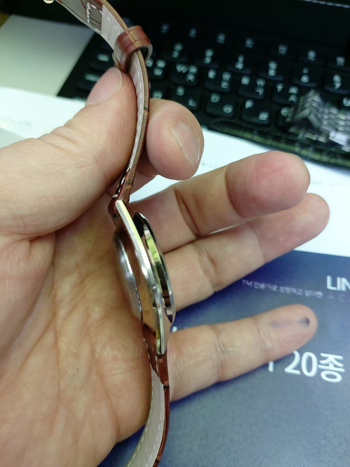 시티즌 크라이스트론 쿼츠 가죽 시계 상품이미지4