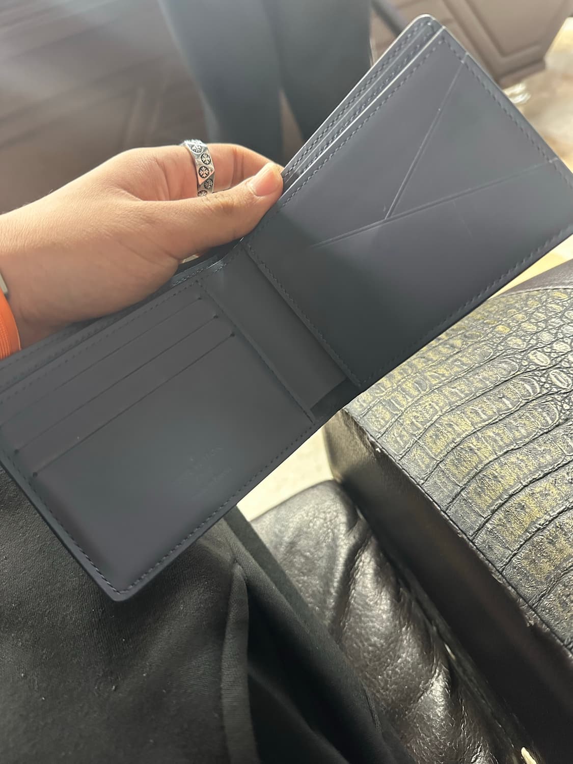 루이비통 쉐도우 반지갑 팔아용. 상품이미지3