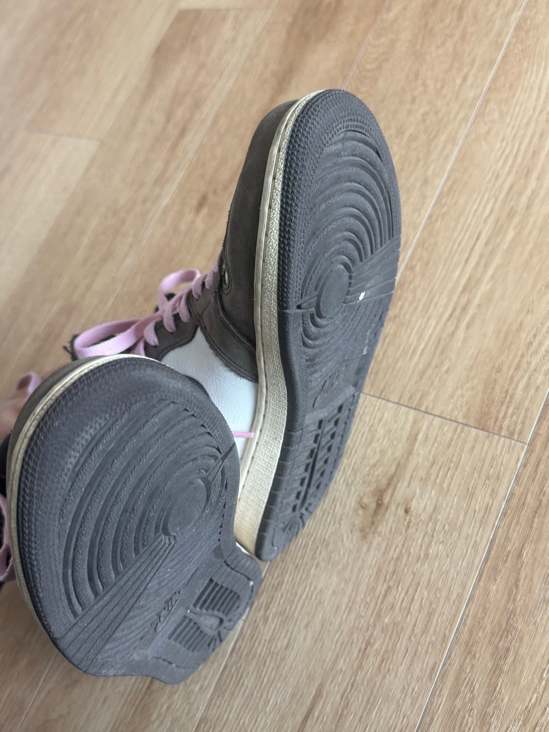 나이키 에어조던1 하이 트래비스스캇 240cm 상품이미지8