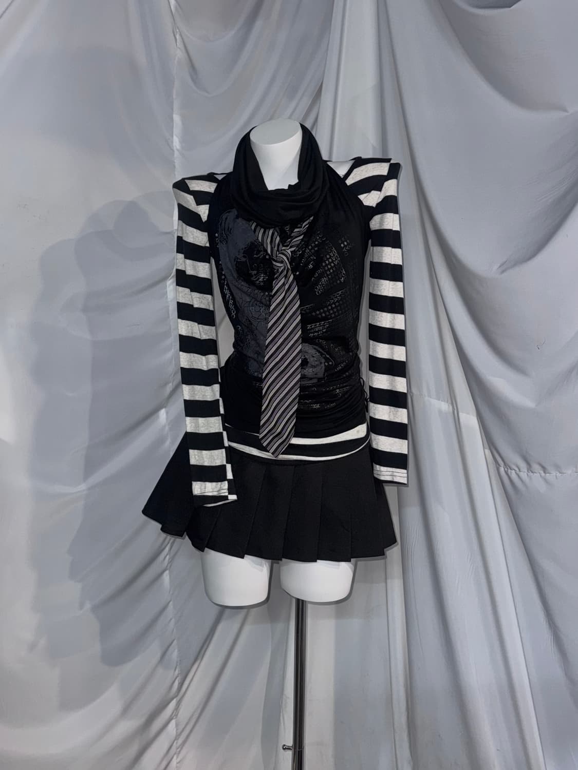 데일리 무채색 스트라이프 레이어드 블랙 펑크 코디세트  상품이미지7