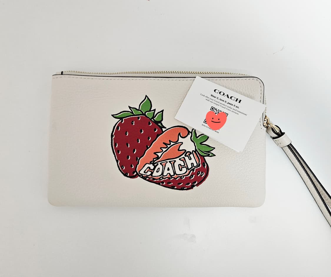 코치 스트로베리 라지 파우치백 24시즌 [정품/새상품] 상품이미지3