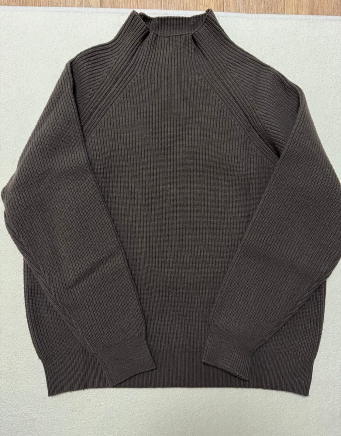 [L] 셔터(shirter) 울 하이넥 니트 브라운 상품이미지1