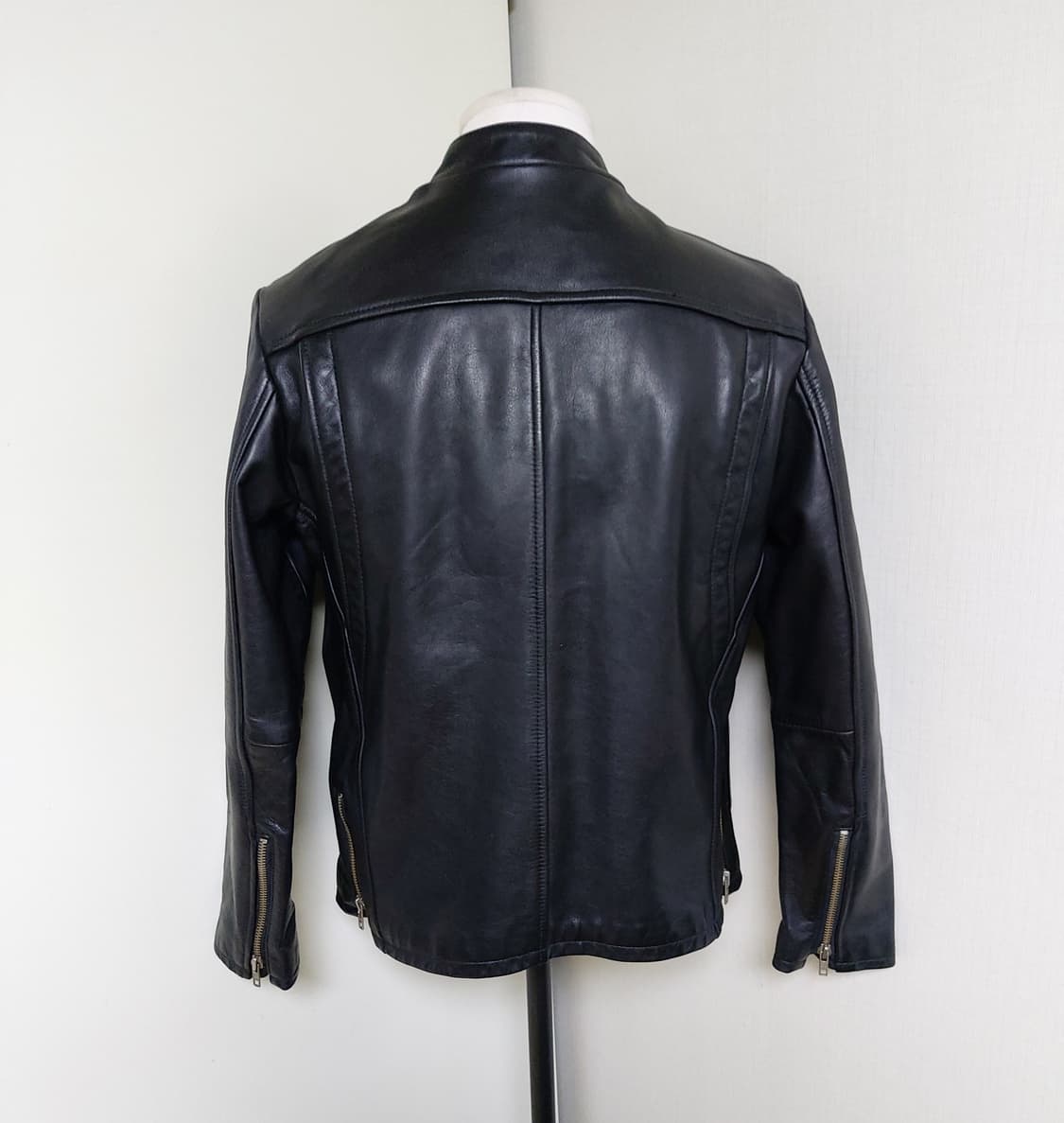 리바이스 90s 블랙탭 소가죽 라이더 자켓  (100)

 상품이미지3