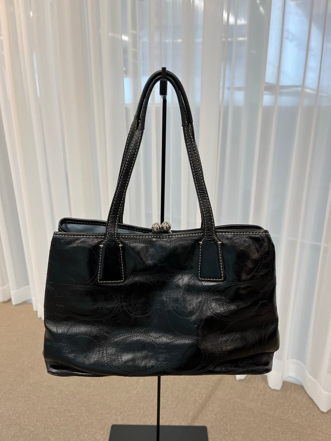 Coach Black Enamel Bag 상품이미지3