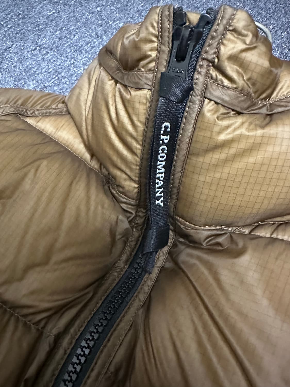 cp컴퍼니 dd쉘 디테처블 패딩 M 상품이미지3