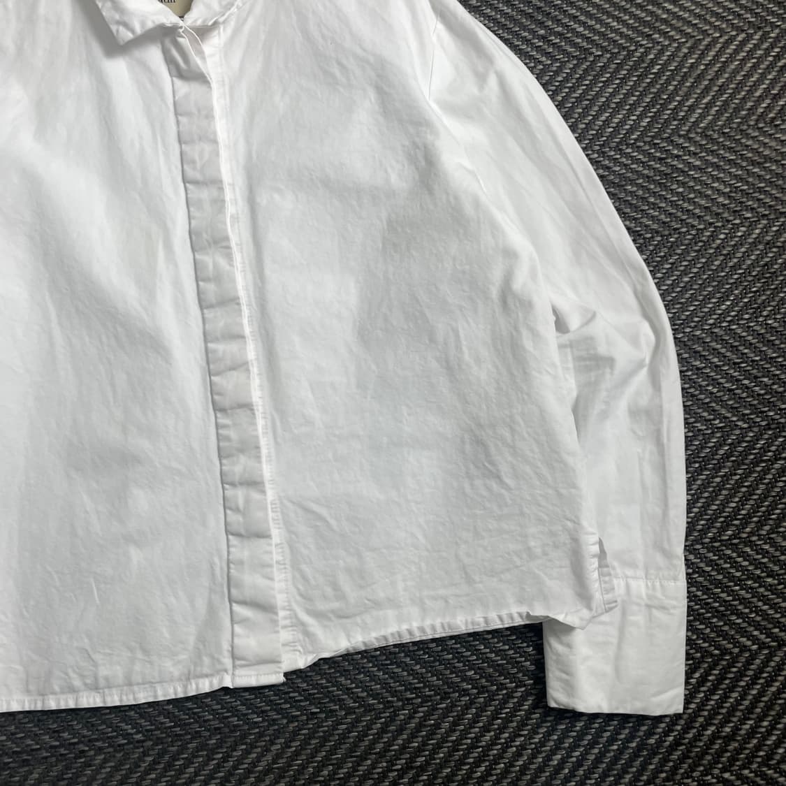 마뗑킴 히든 버튼 크롭 화이트 셔츠 o 3956 상품이미지2