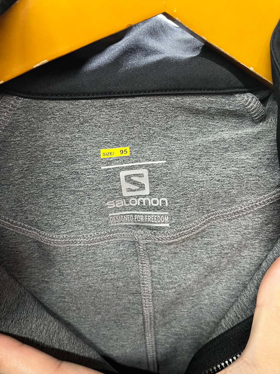 살로몬 여성 트레이닝 재킷 바람막이 95사이즈 (M) 상품이미지3