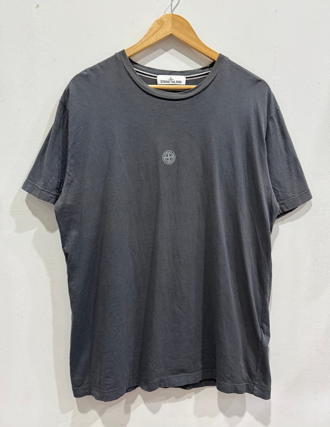 스톤아일랜드 반팔티 XL (차콜) 정품 상품이미지1