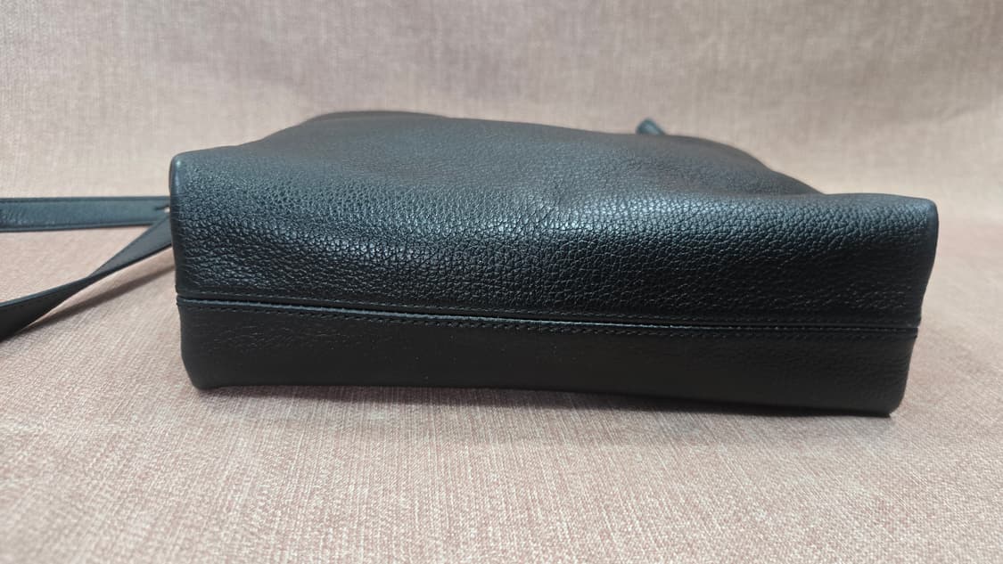 루이까또즈(LOUIS QUATORZE)  남 녀 -블랙 가죽 숄더백 상품이미지5