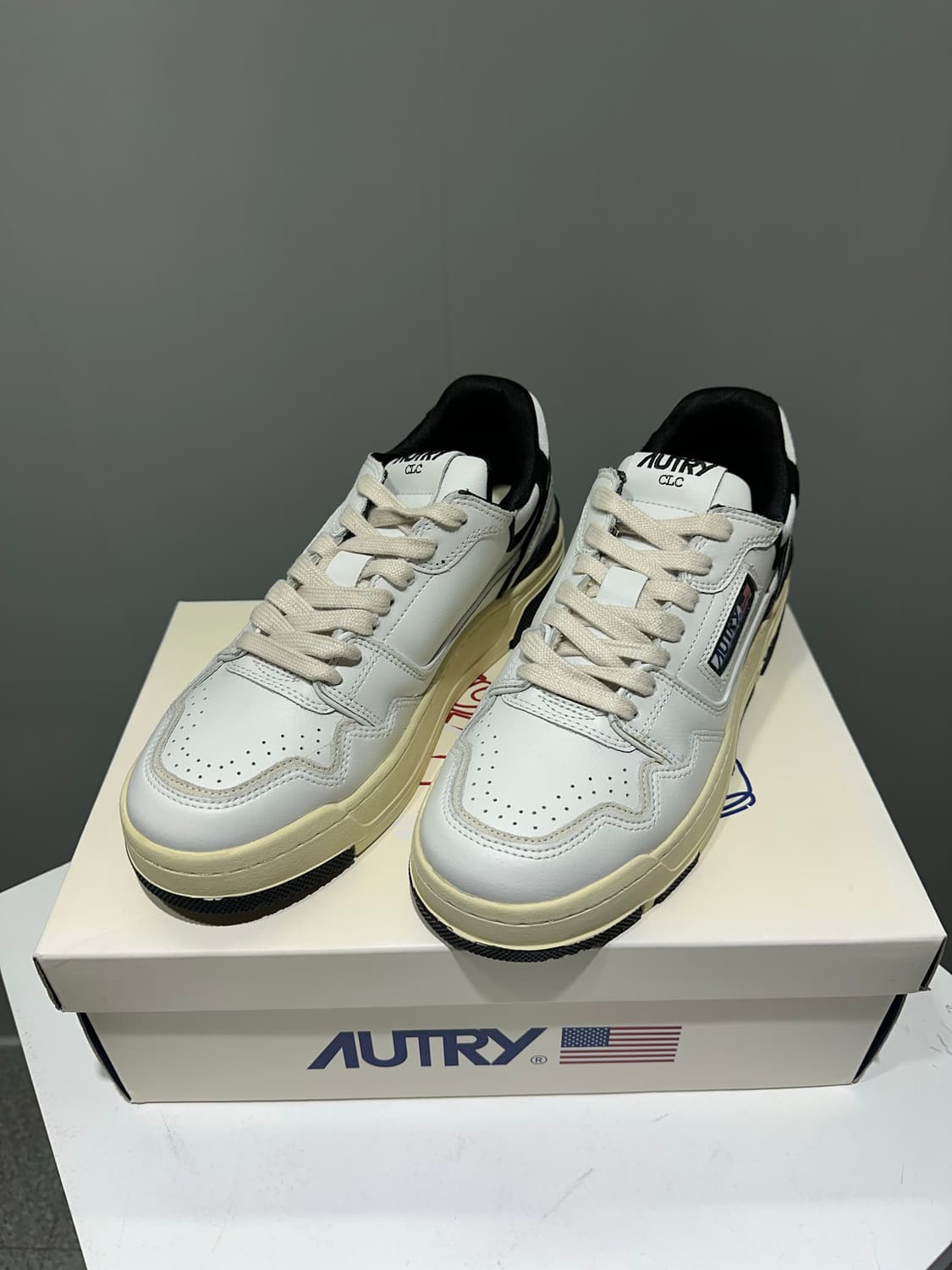 (정품/새상품) 오트리 남성 블랙 CLC 레더 스니커즈 상품이미지3