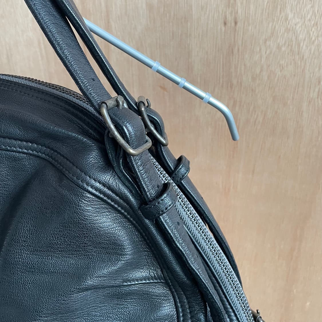 크리스찬포 벨티드 레더 백 상품이미지6