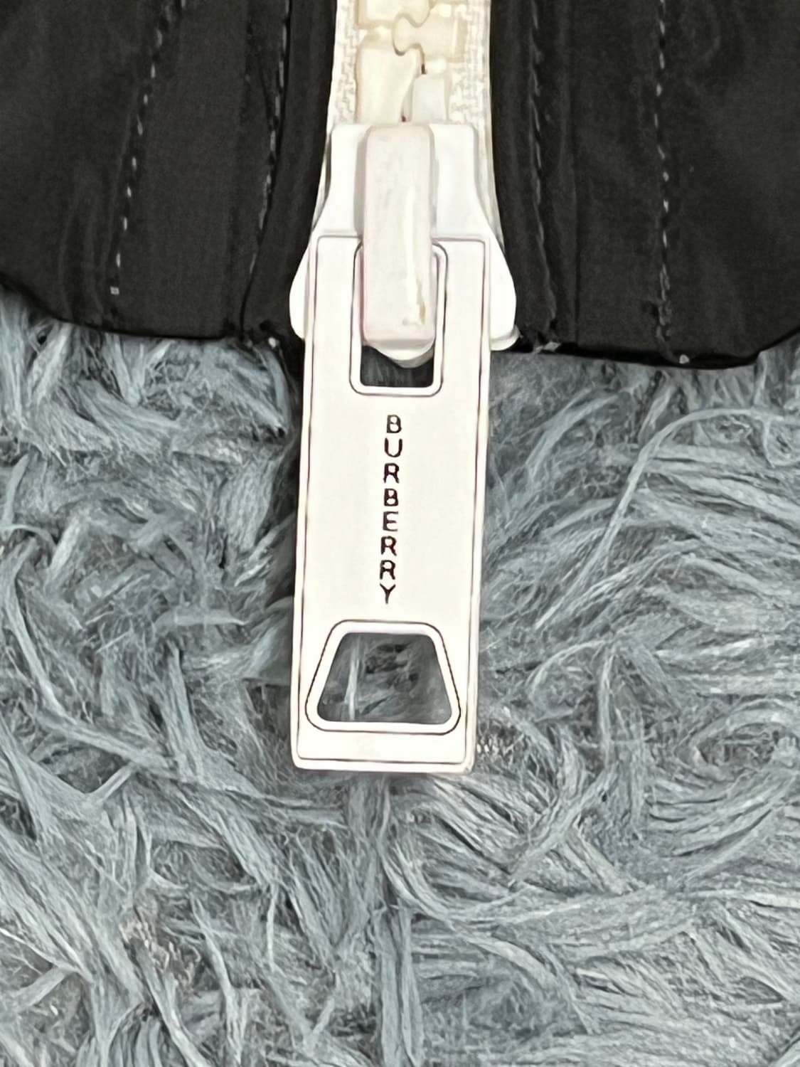 (정품)버버리 패치로고 블랙 바람막이M 상품이미지3