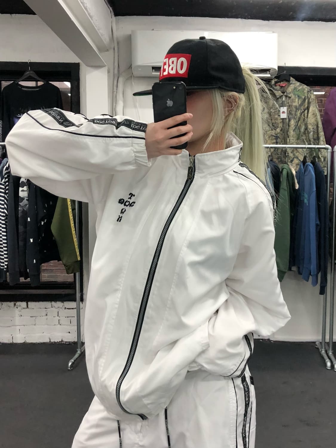 도그타운 사이드 로고 화이트 바람막이 상품이미지3