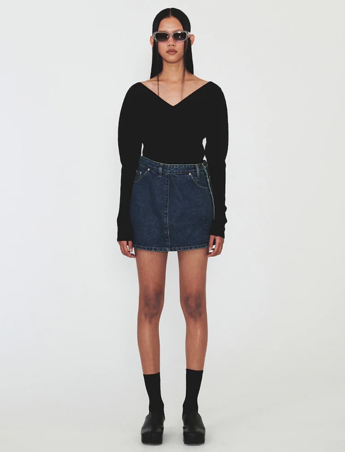 DIAGONAl_ V NECK SILHOUETTE CARDIGAN 상품이미지1