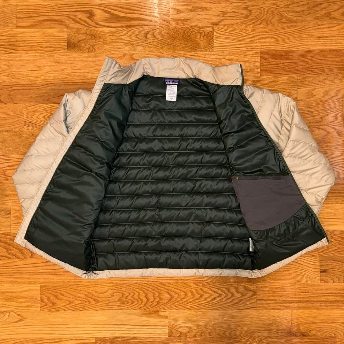 파타고니아 멘즈 경량패딩 크림 상품이미지2