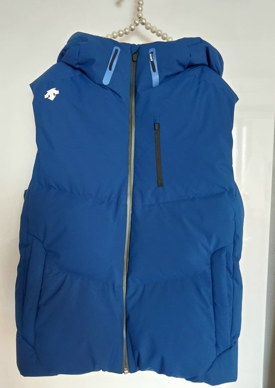 데상트 후드 패딩베스트 상품이미지3