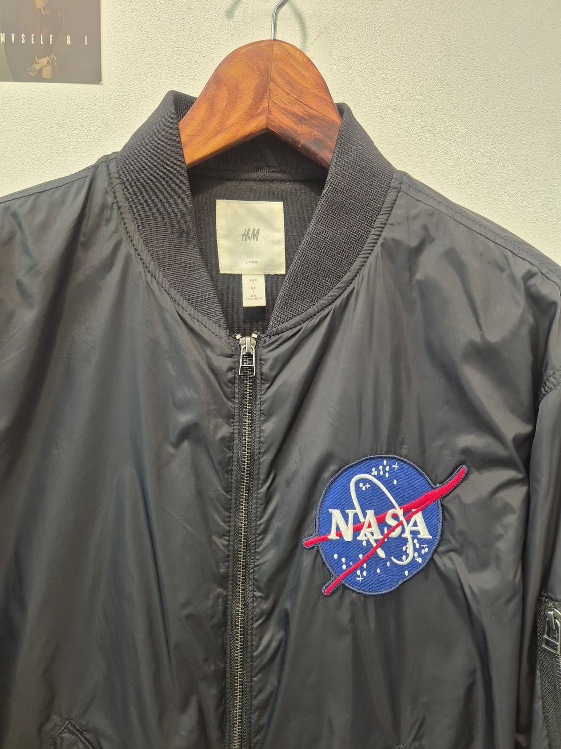 H&M  나사(NASA) 봄버 자켓 검정 L
사이즈  상품이미지2