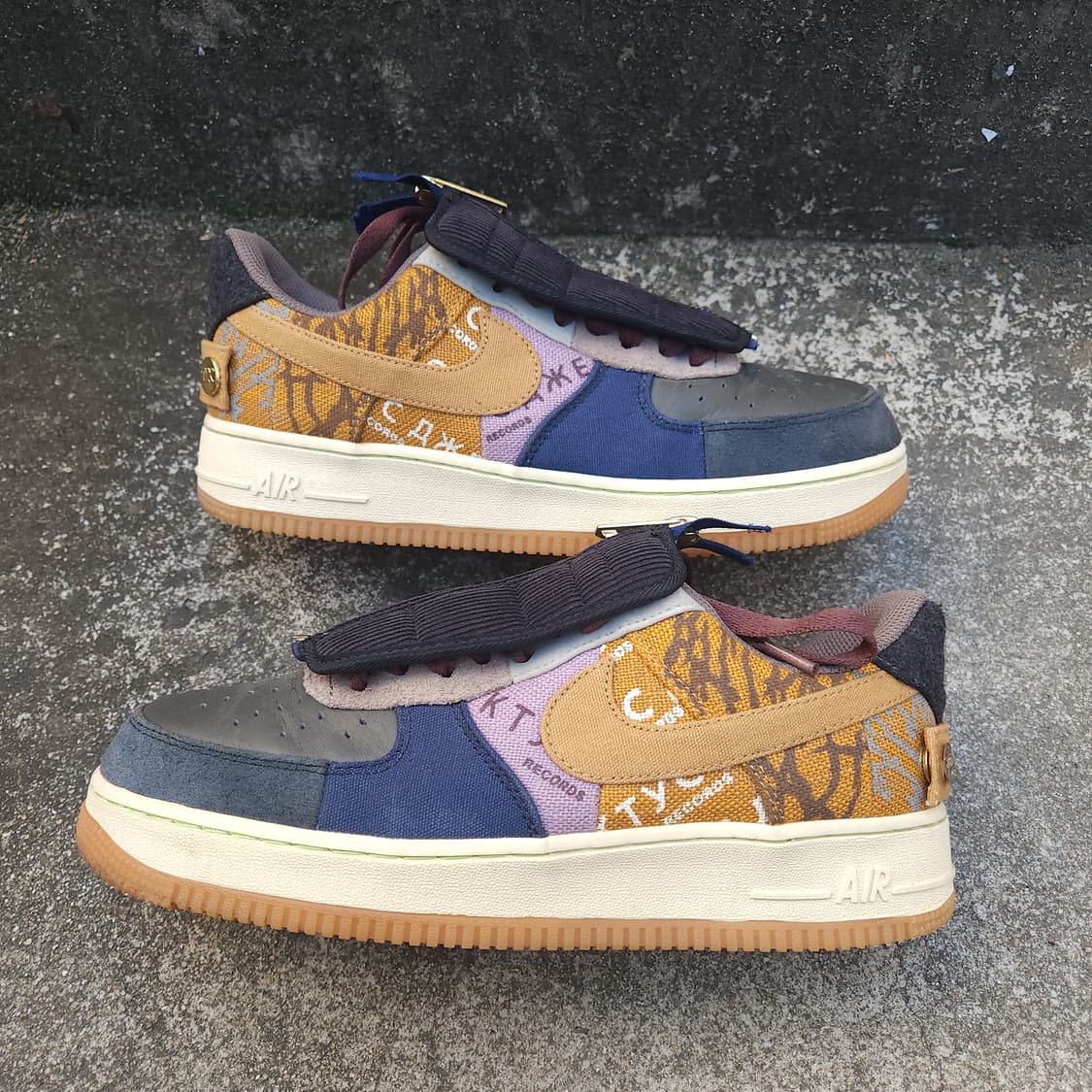 [270] 나이키 x 트래비스 스캇 에어포스 1 로우 캑터스 잭 상품이미지4