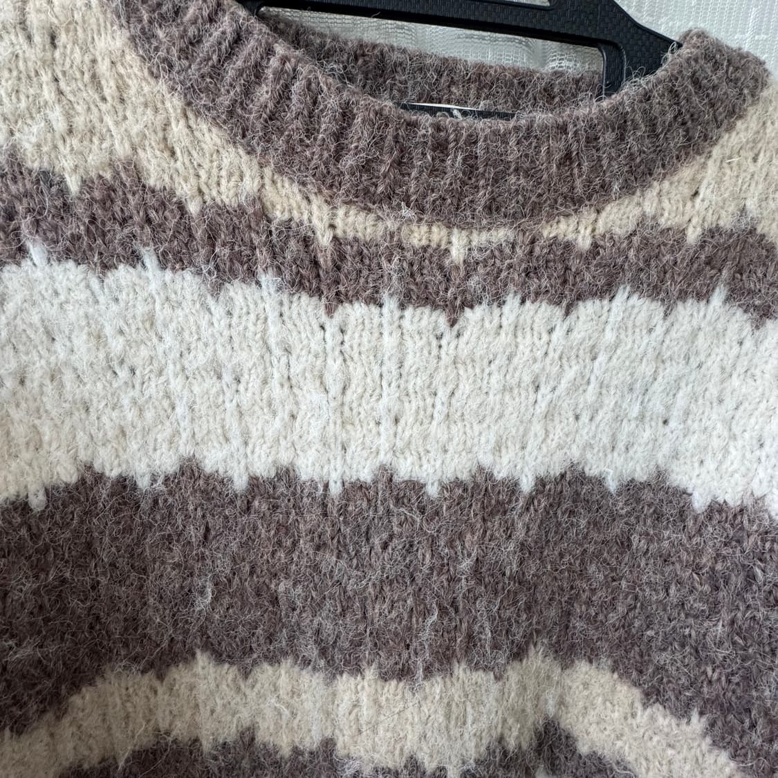 아이보리 브라운 스트라이프 부클 니트 스웨터 상품이미지6