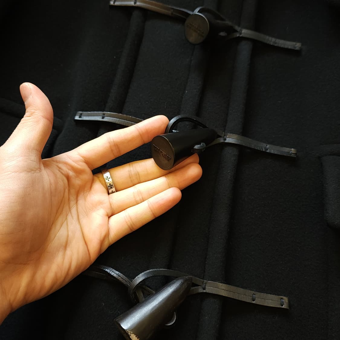 버버리 프로섬 더플코트 레더 디테일 헤비울 코트 블랙 50 상품이미지7