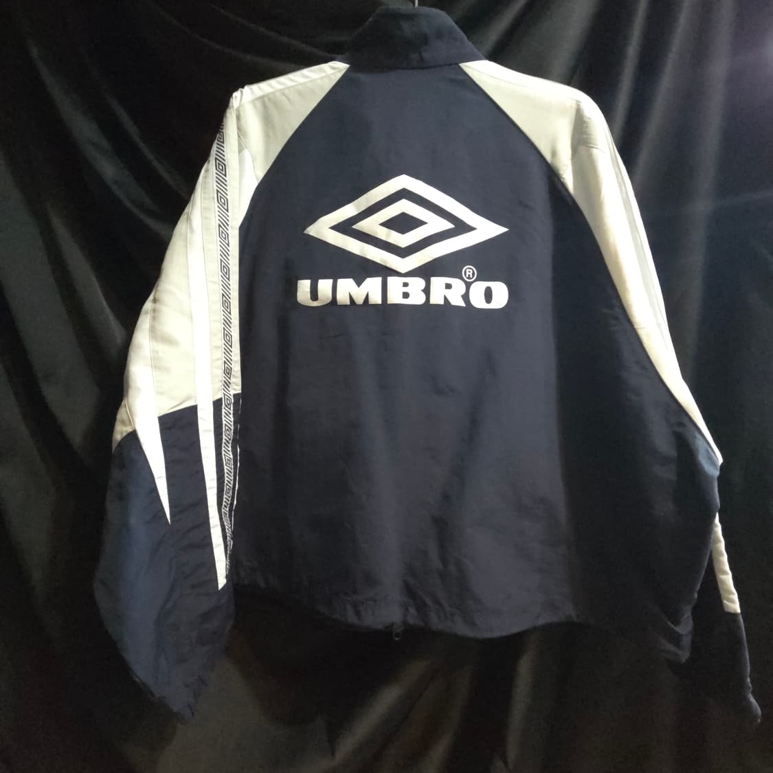 엄브로 웜업 바람막이 자켓 상품이미지3