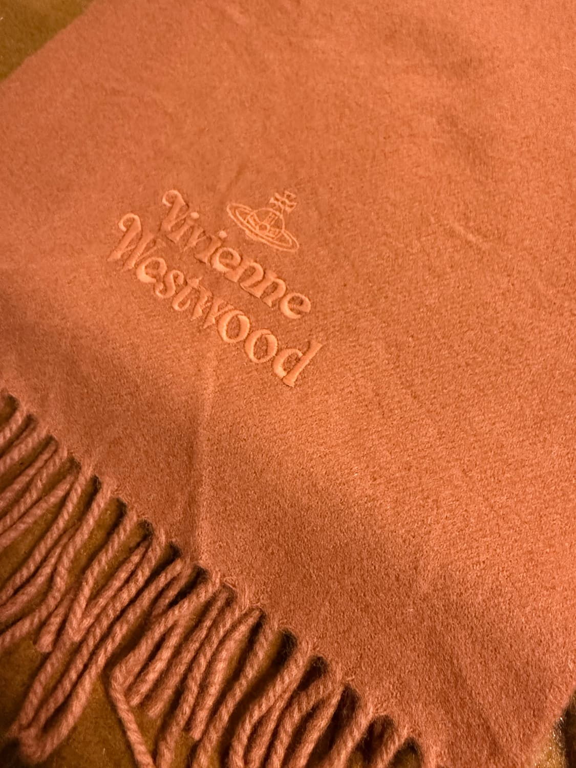 비비안웨스트우드  오브 로고 울 머플러 코랄 상품이미지3