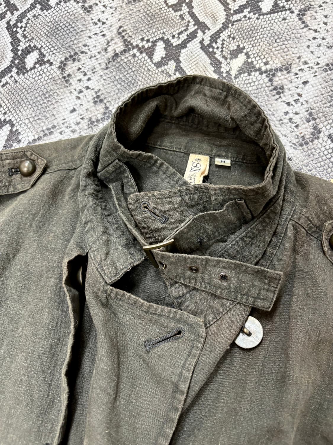 “Vintage” Grunge Mood Neck Buckle Detail 상품이미지8